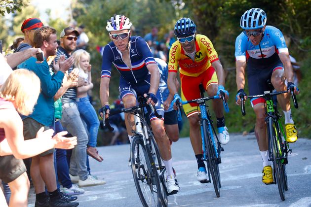 Romain Bardet, Alejandro Valverde und Michael Woods beim Anstieg in die Höll.