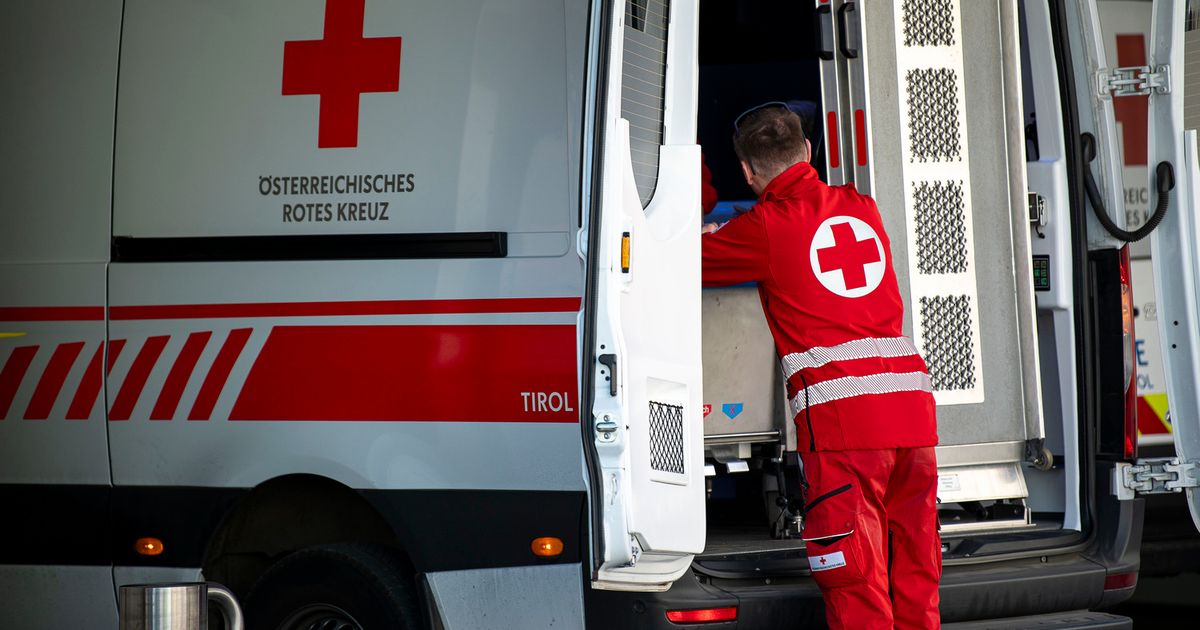 Brett-gebrochen-Arbeiter-st-rzte-in-Mils-von-Ger-st-drei-Meter-zu-Boden