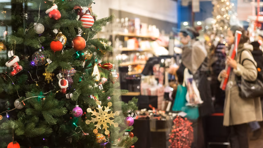 Hälfte der Österreicher bereiten Weihnachtseinkäufe Freude