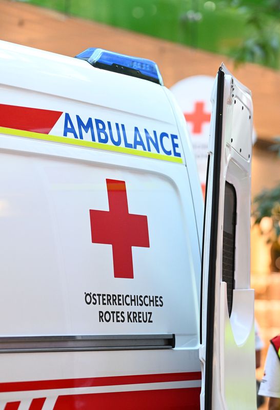 Kurve unterschätzt: Motorradlenker bei Kollision mit Auto in Pians verletzt