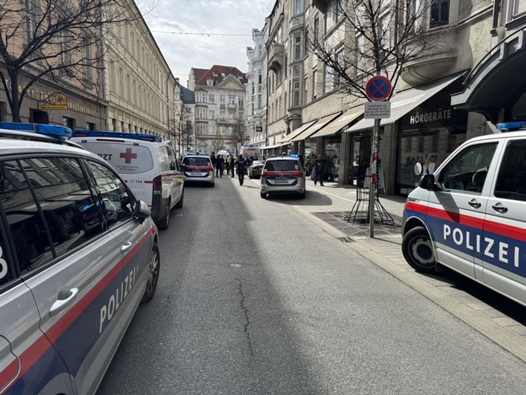 Staatsanwalt wertet Messerattacke in Innsbruck als Mordversuch: 24-Jähriger in U-Haft