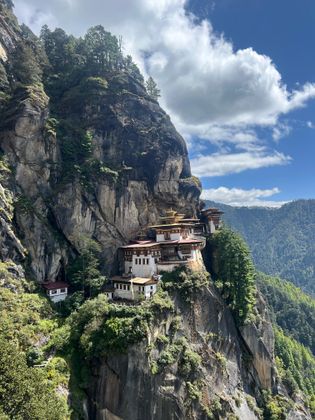 Das „Tigers Nest Monastery“ im Paro Tal in Bhutan. 