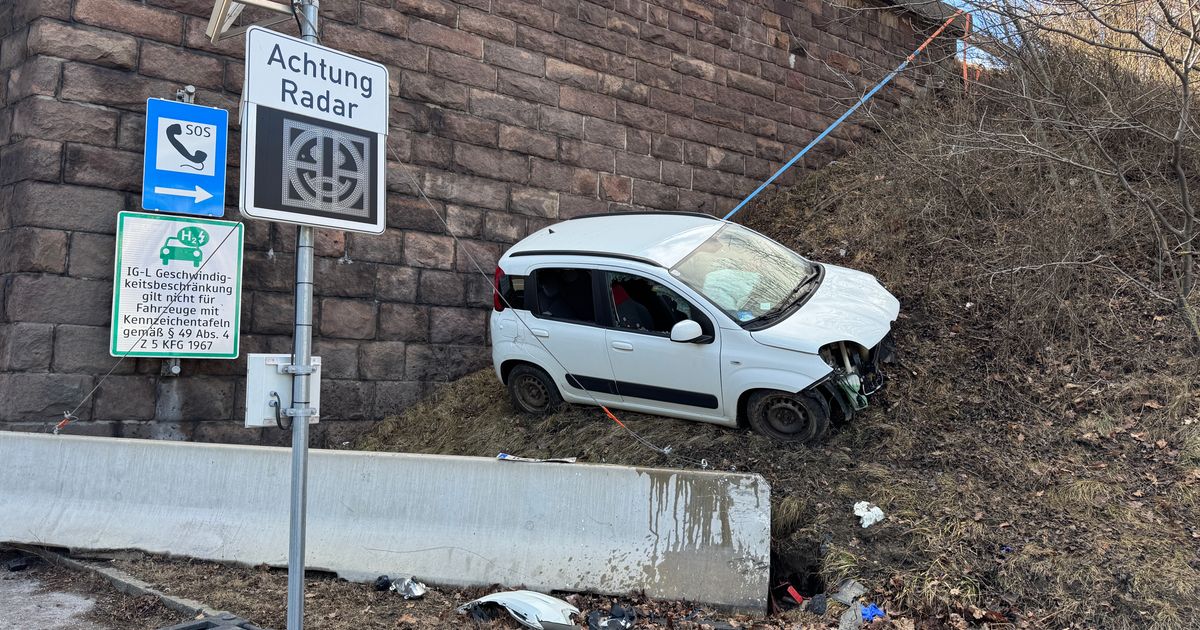 Auto-berschlug-sich-auf-Brennerautobahn-Eine-Person-verletzt
