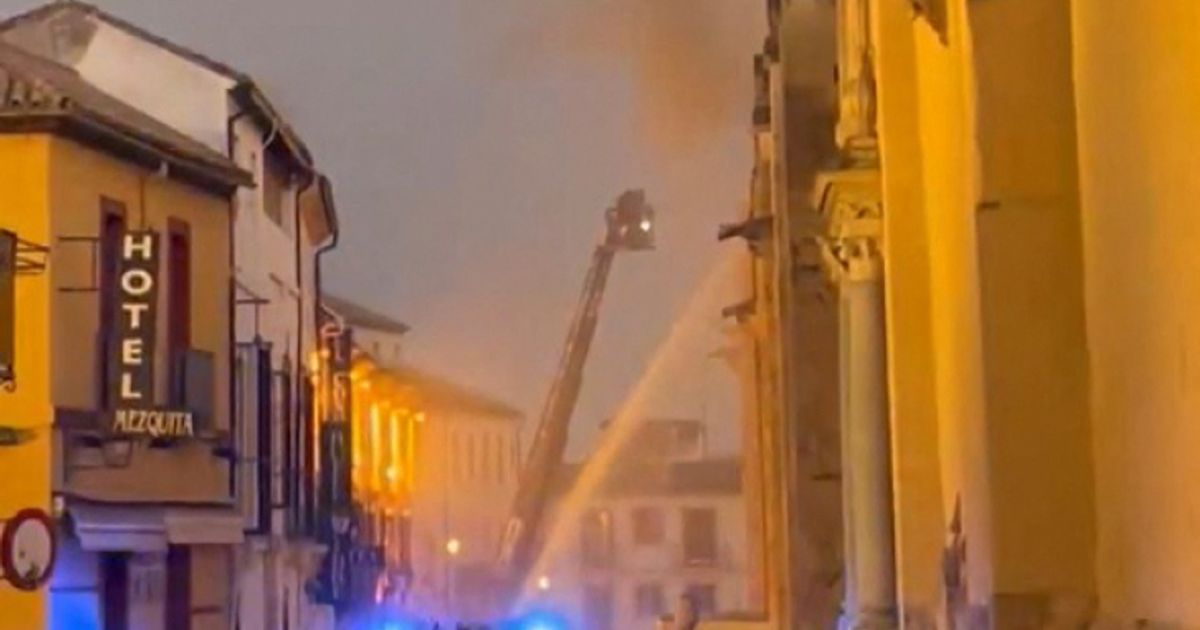 Feuer-in-ber-hmter-Kathedrale-von-C-rdoba
