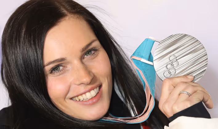 Silber im Super-G glänzte für Anna Veith wie Gold - obwohl der Salzburgerin nur 0,01 Sekunden auf den Olympiasieg gefehlt hatten.