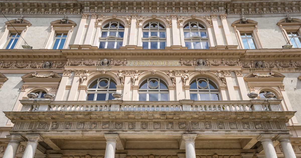 Unfall-auf-Baustelle-bei-Landesmuseum-in-Innsbruck-Arbeiter-eingeklemmt