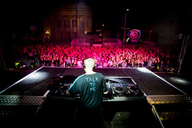 Star-DJ Felix Jaehn gab an den Turntables alles.