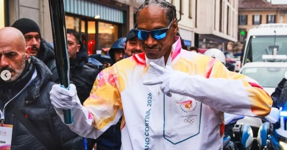 Snoop-Dogg-als-Fackeltr-ger-italienische-Ski-Ikonen-entz-nden-Olympisches-Feuer