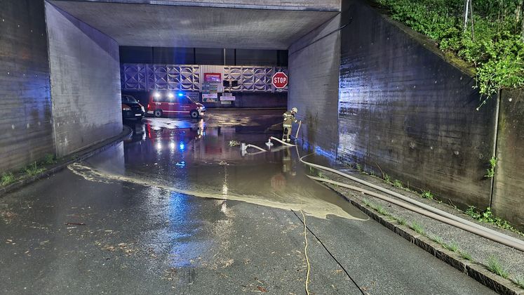Unterführung in Stans unter Wasser.