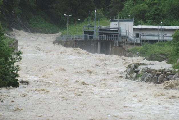 Noch immer rauschen jedoch noch Wassermassen durch die Region.