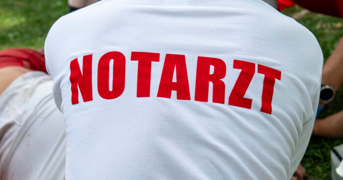 Schwerer-Unfall-auf-Baustelle-in-F-gen-Arbeiter-st-rzte-vier-Meter-auf-Betonboden