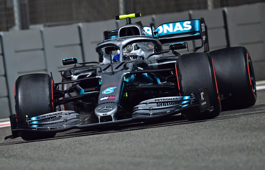 Trainingsbestzeit für Bottas in Abu Dhabi, Vettel nach Crash Vierter