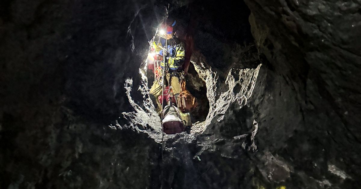 Rettungsaktion-in-Reith-18-J-hriger-sa-bei-Erkundung-von-Stollen-fest