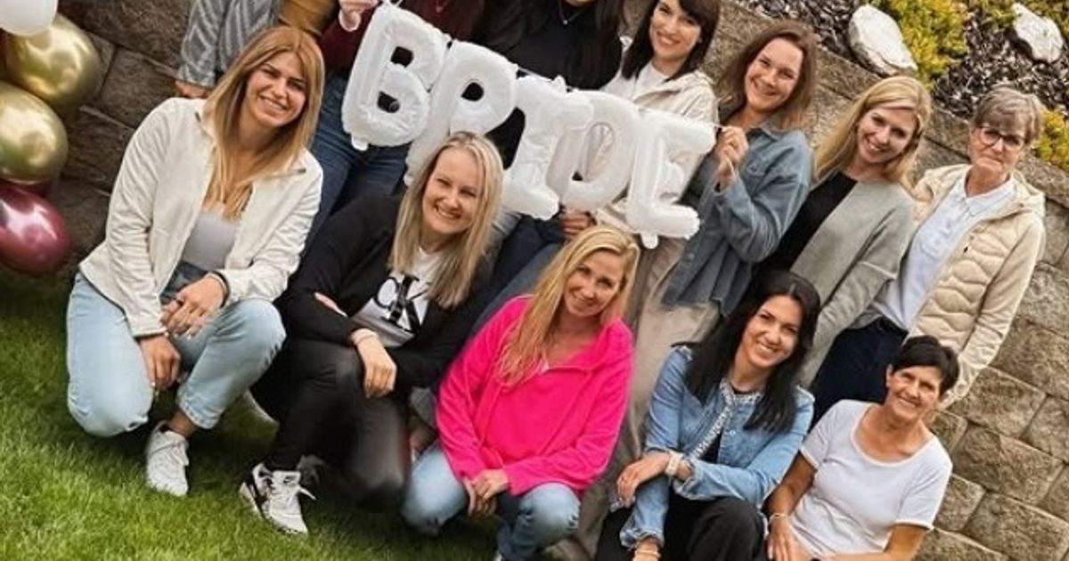 Ausgelassene-Party-Weltmeisterin-Venier-hat-sich-verlobt
