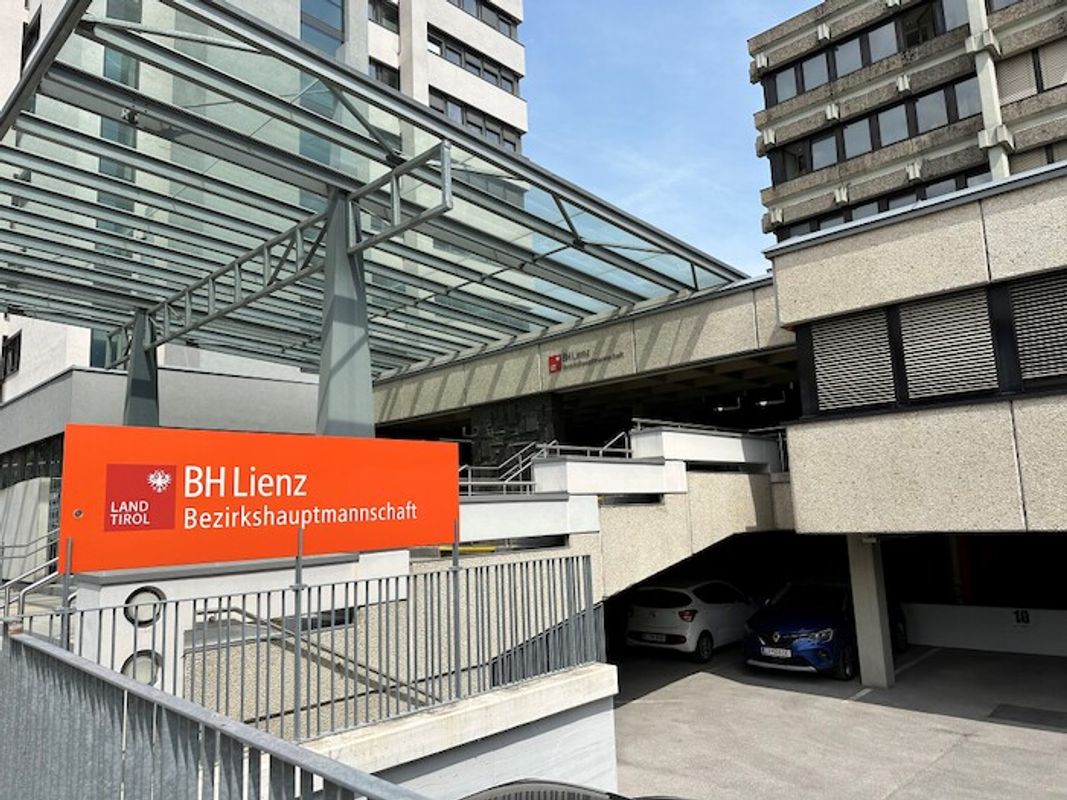 Teilerfolg vor Gericht für geschasste Bezirkshauptfrau in Lienz