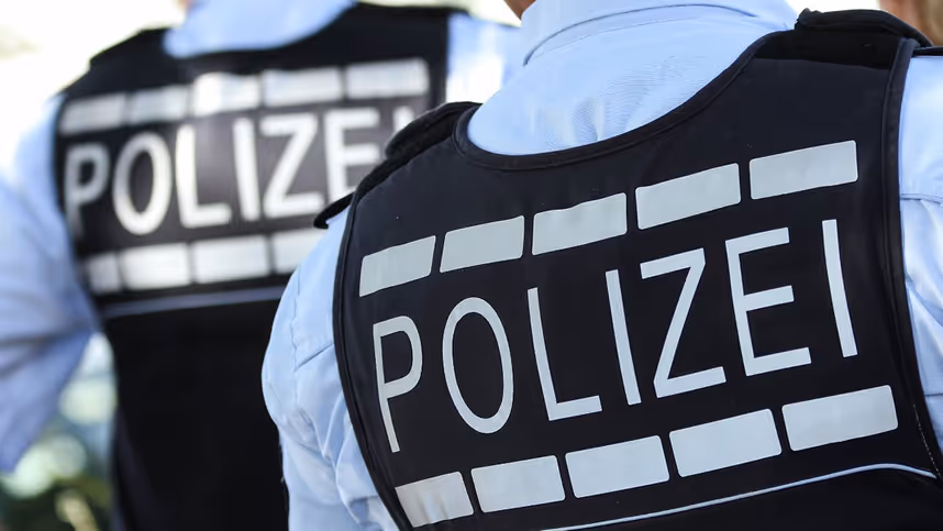 Kuriose Notrufe: Wenn Ziegenböcke die Polizei auf den Plan rufen