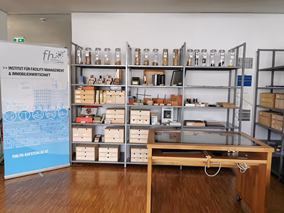 Der Workshop „Klimawandel und Klimagerechtigkeit“ findet im Labor des EFIM-Instituts statt. Hier erarbeiten die Teilnehmenden Szenarien zur Begrenzung der globalen Erwärmung.