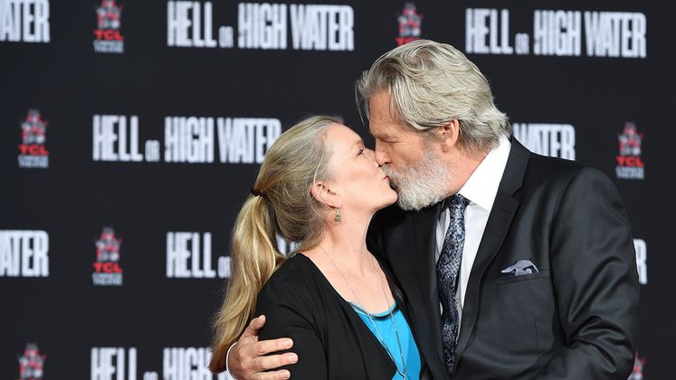 40 Jahre sind Schauspieler Jeff Bridges und Susan Geston bald verheiratet und turteln noch immer auf dem Roten Teppich.