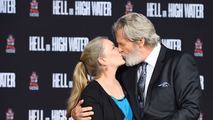 40 Jahre sind Schauspieler Jeff Bridges und Susan Geston bald verheiratet und turteln noch immer auf dem Roten Teppich.