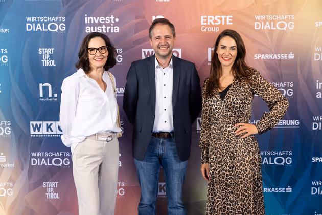 V. l.: Anita Glaser-Marinell (Marinell & Partner), André Stadler (Alpenzoo Innsbruck) und Natalie Marinell (Marinell & Partner)