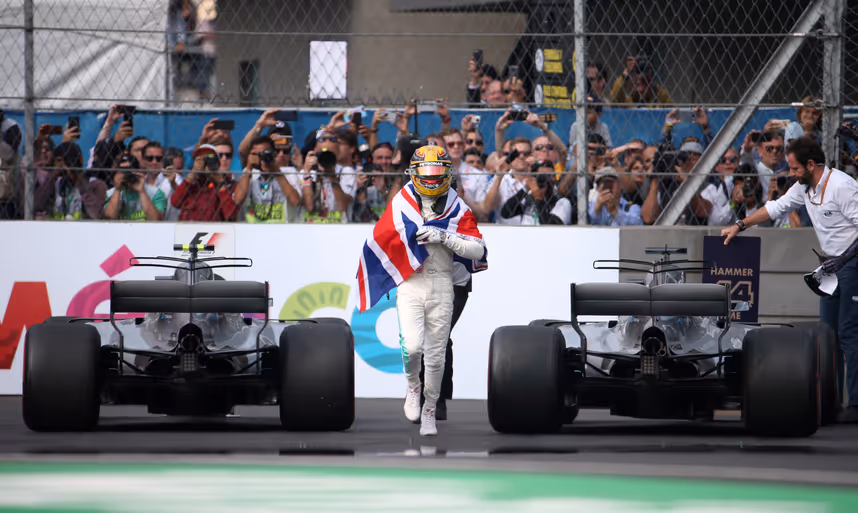 Hamilton hat Nummer fünf im Visier und stichelt gegen Rosberg