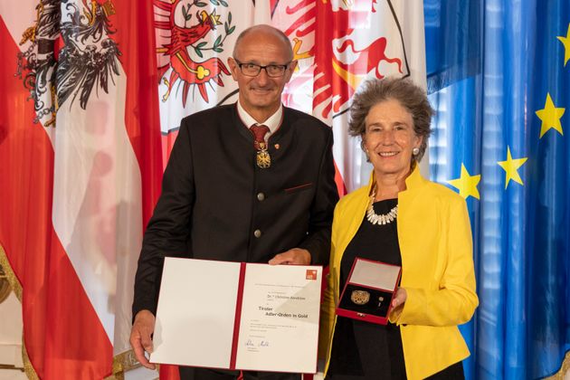 Christine Bandtlow erhielt den Tiroler Adler-Orden in Gold für ihre Verdienste um die Forschung als Vizerektorin der Medizinischen Universität Innsbruck.