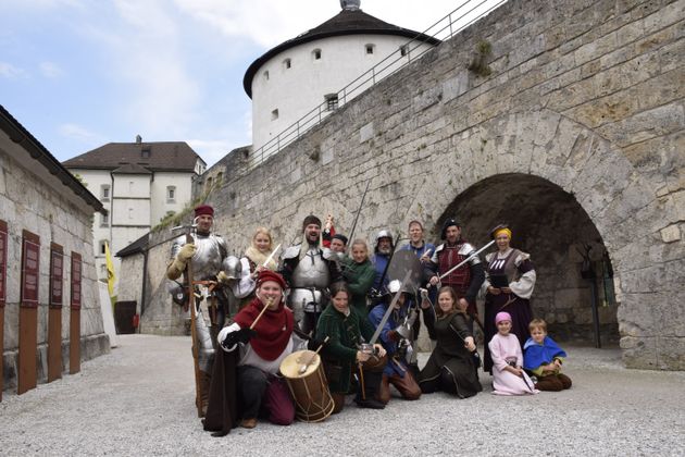 Ritter, Burgfräulein, Landsknechte, Musikanten usw. sind noch bis Montag auf der Festung Kufstein beim Ritterfest zu sehen.