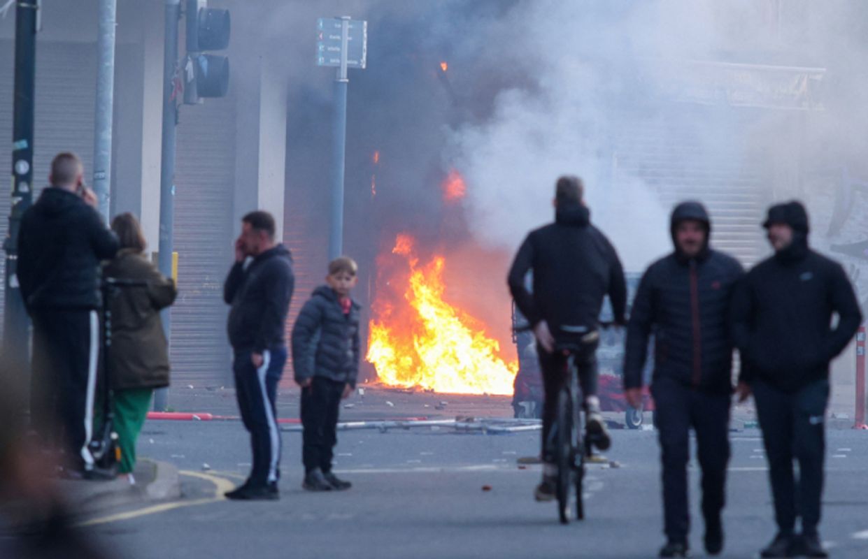 Nach Messerattacke eskalieren Proteste in Belfast