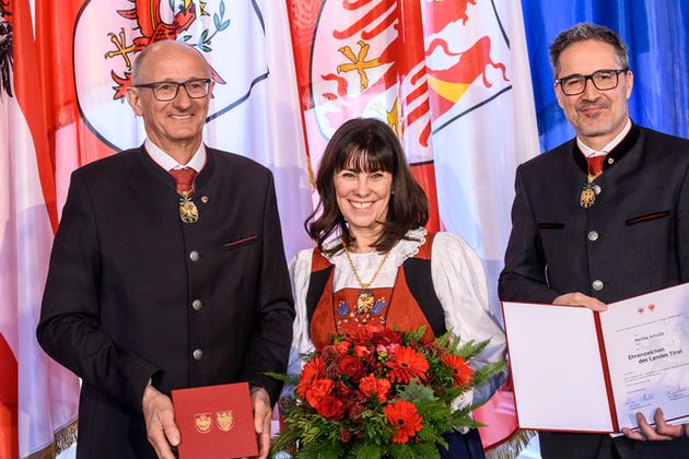 Verleihung Ehrenzeichen an Martha Schultz, Geschäftsführerin der Schultz-Unternehmensgruppe.
