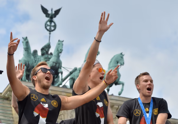 Die jungen Wilden, wie Mario Götze, Julian Draxler und Kevin Großkreutz, zeigten sich in Sachen Feierlaune routiniert.