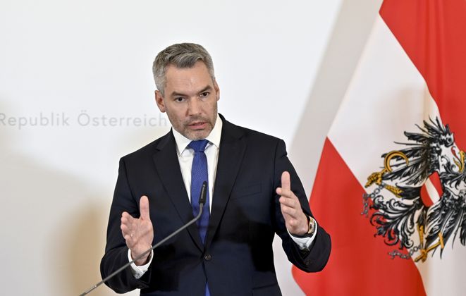 „Wenn wir einen Weg gefunden haben, werden die Grünen den Weg mitgehen." – Innenminister Karl Nehammer (ÖVP) will auch die Sicherungshaft unwiderstehlich machen.