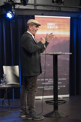 Treibhaus-Chef Norbert Pleifer bei der Eröffnung des Journalismusfests.