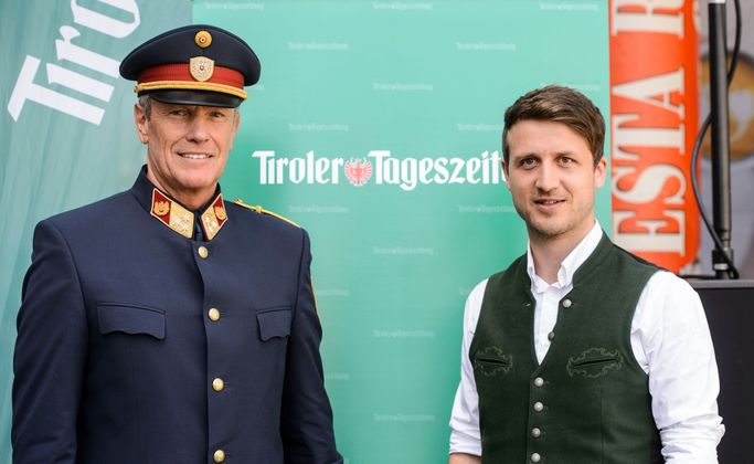 Kamen beide in ihrer Uniform: Bezirkspolizeikommandant Gerhard Niederwieser (l.) und Tourismusverbands-Direktor Elias Walser.