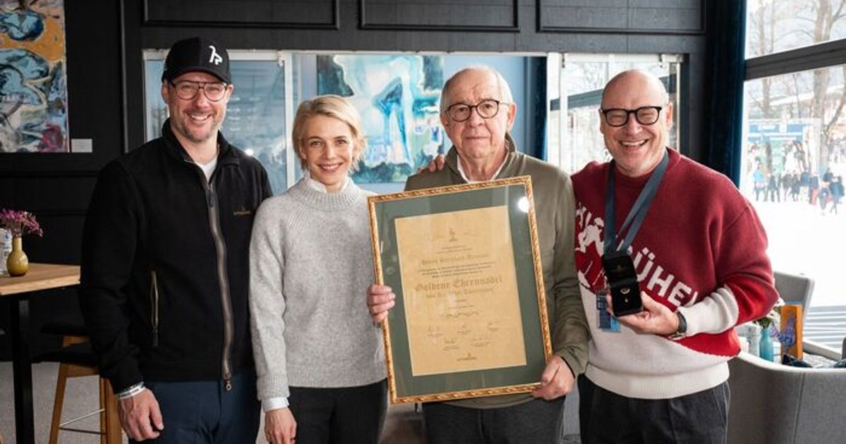 Burghard-Hummel-erh-lt-Goldene-Ehrennadel-von-Kitzb-hel-Tourismus