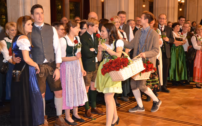 ... und auch echte Rosen an die Gäste.