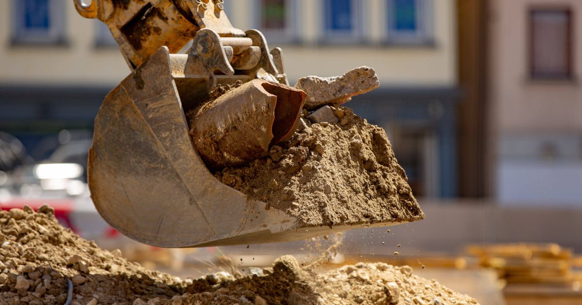 Rutschte-mit-Bagger-die-B-schung-hinab-Arbeiter-in-Matrei-schwer-verletzt