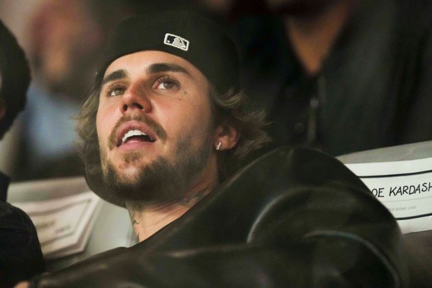 Heute sieht der Sänger, im Vergleich zu seinen früheren Looks, relativ unauffällig aus.