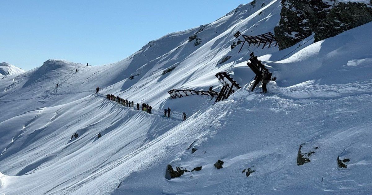 Neuschnee-und-strahlender-Sonnenschein-locken-in-Tirol-Karawanen-ins-Gel-nde