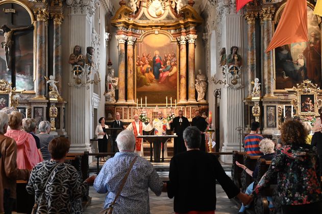 Ökumenischer Gottesdienst als Eröffnung der Langen Nacht der Kirchen 2023 in der Diözese Innsbruck mit Vertretern von fünf christlichen Glaubensgemeinschaften.
