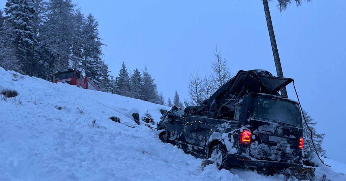 Kollision-mit-R-umfahrzeug-Autolenker-52-nach-Absturz-in-S-lden-schwer-verletzt