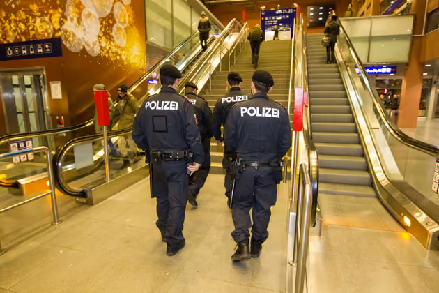 Am Wochenende zeigte die Polizei an den typischen Brennpunkten der Innenstadt vermehrte Präsenz.