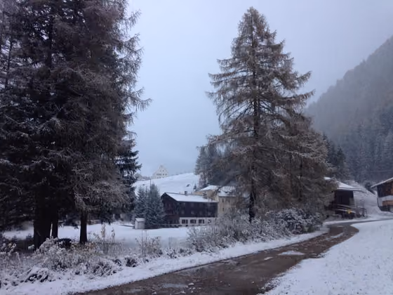 Auch in Osttirol zeigt sich der Winter, wie hier in Kals am Großglockner