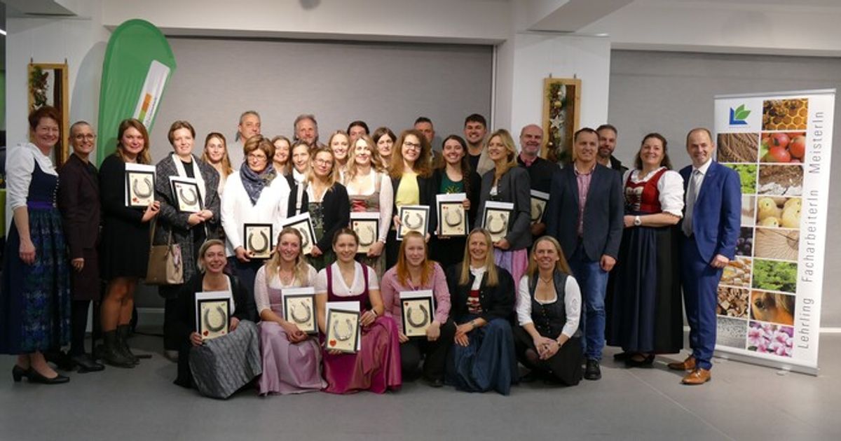 Erfolgreiche-Premiere-Lehrgang-Pferdewirtschaft-abgeschlossen