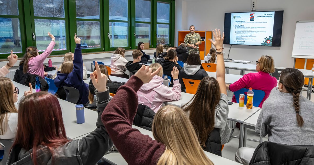 Kinder-reden-wir-ber-den-Krieg-Was-ein-Info-Offizier-in-einer-W-rgler-Schule-erlebt-hat