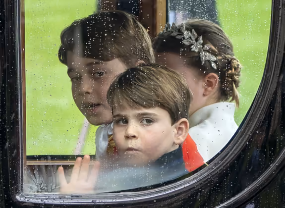 Während der Messe wurde Prinz Louis erlöst, man sah ihn erst in der Kutsche wieder.