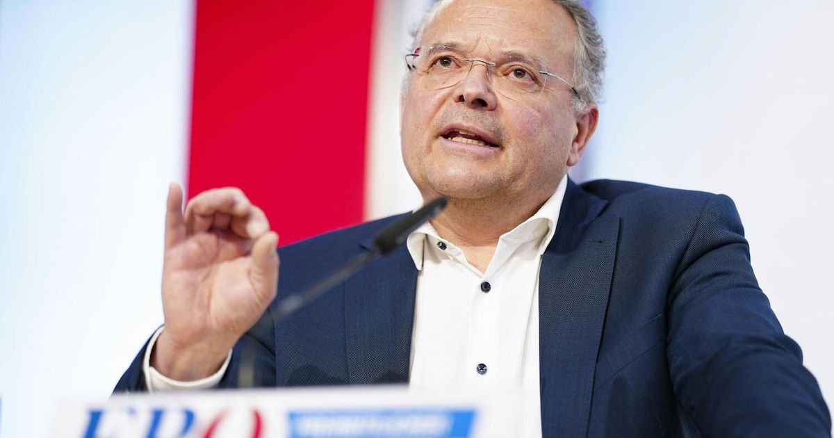 Harsh criticism of Hauser's appearance: 