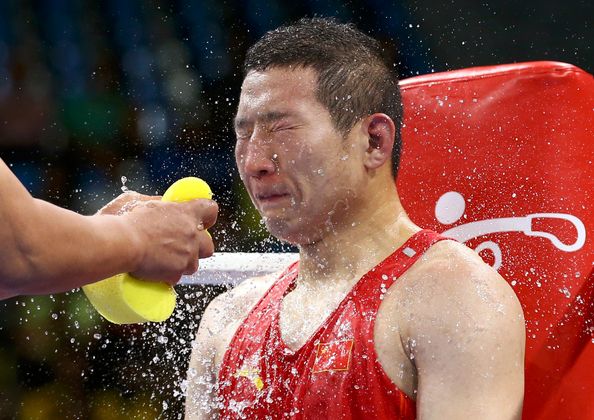 ... und dem chinesischen Boxer Zhao Minggang im Gesicht.