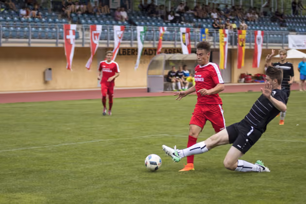 Im Bundesfinale der Oberstufen-Fußballer als Lokalmatadore dabei: die Schüler der BHAK/BHAS Innsbruck.