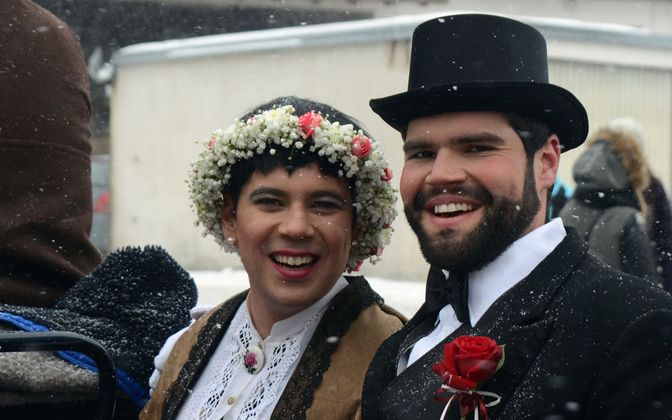 Das fesche Brautpaar der Buabehochzeit.