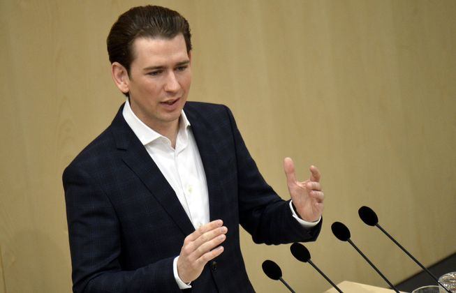 "Es findet genau das statt, was wir versprochen haben, nämlich dass es Verbesserungen für die Patienten geben wird." - Kanzler Kurz (ÖVP) deutet das Kassendefizit um.